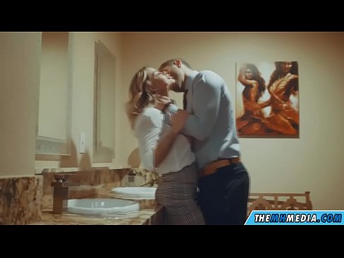 ❤️ Nigbati bilondi ti oyan ba tan ọ ni yara isinmi ti gbogbo eniyan ️ Ibalopo didara ni% yo.quizfarmature.ru ☑